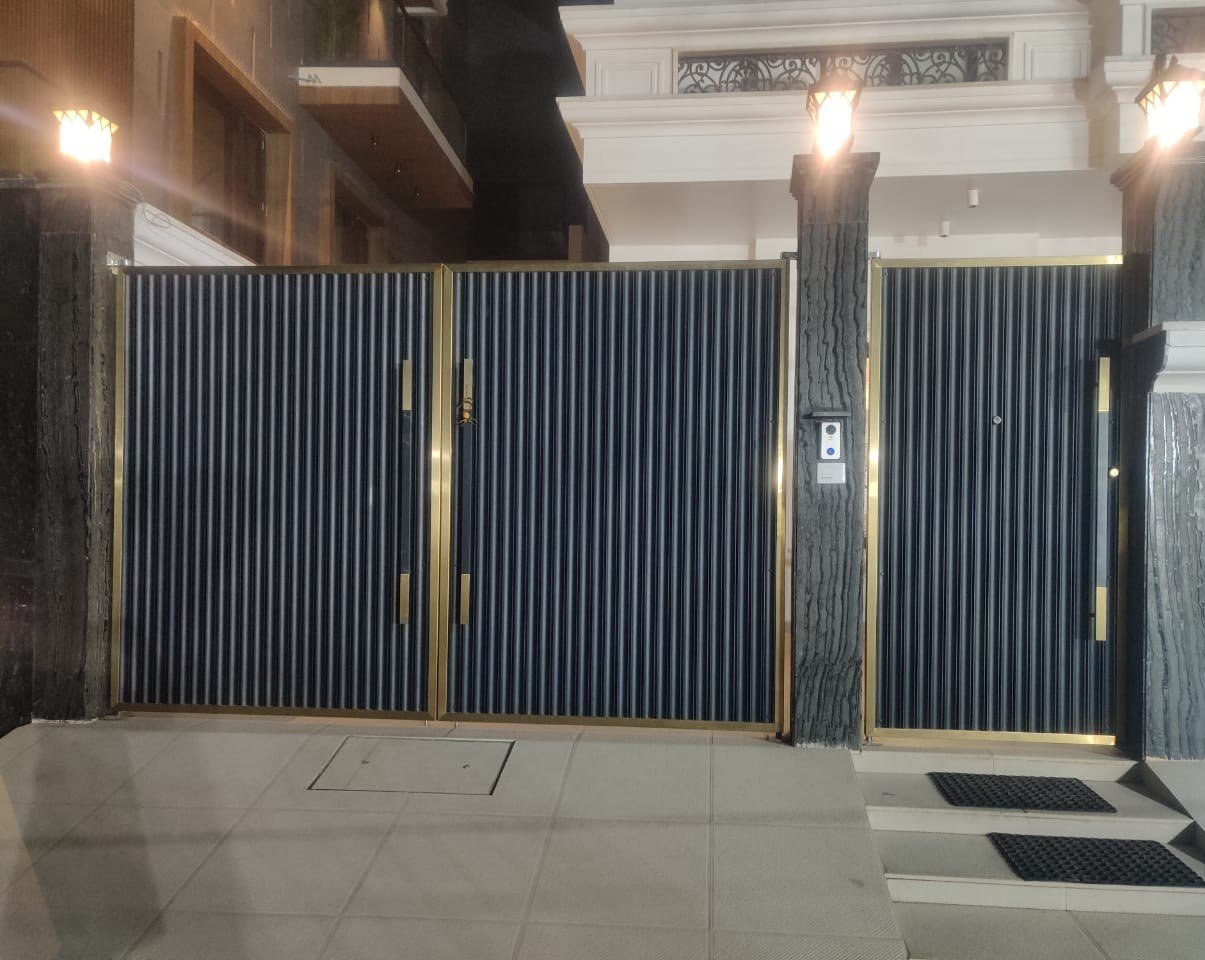 Black Fluted Main Gate with PVD Gold Frame